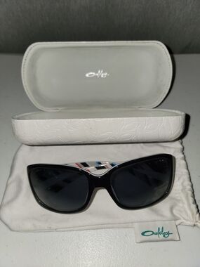 Oakley Women’s Black Sunglasses W/Striped Detail